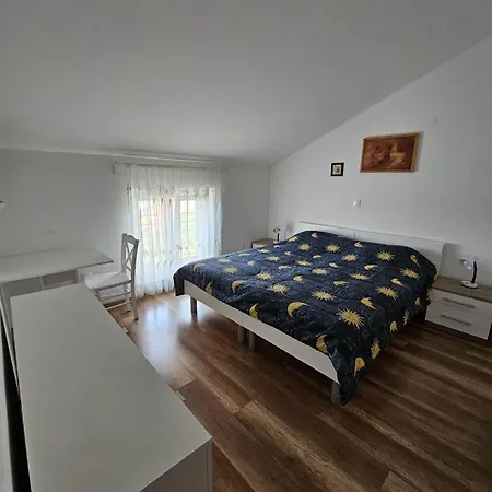 Apartment Thea *