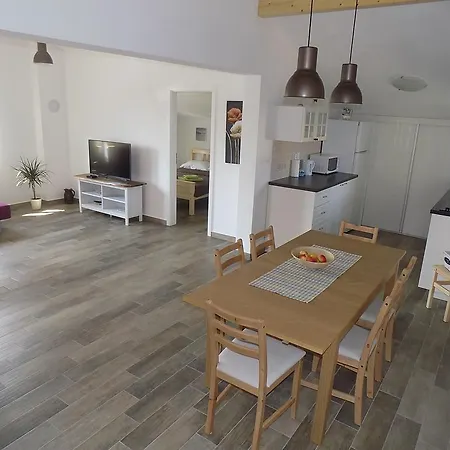 Thea Apartment *